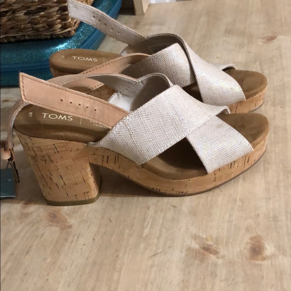 Tom’s heeled wedges